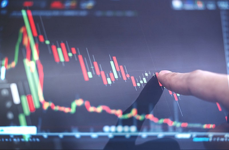 Áp lực bán mạnh cuối phiên, VN-Index lùi về mốc 1.100 điểm Áp lực bán mạnh cuối phiên, VN-Index lùi về mốc 1.100 điểm