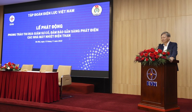 Tổng giám đốc EVN Trần Đình Nhân phát biểu tại buổi lễ Tổng giám đốc EVN Trần Đình Nhân phát biểu tại buổi lễ