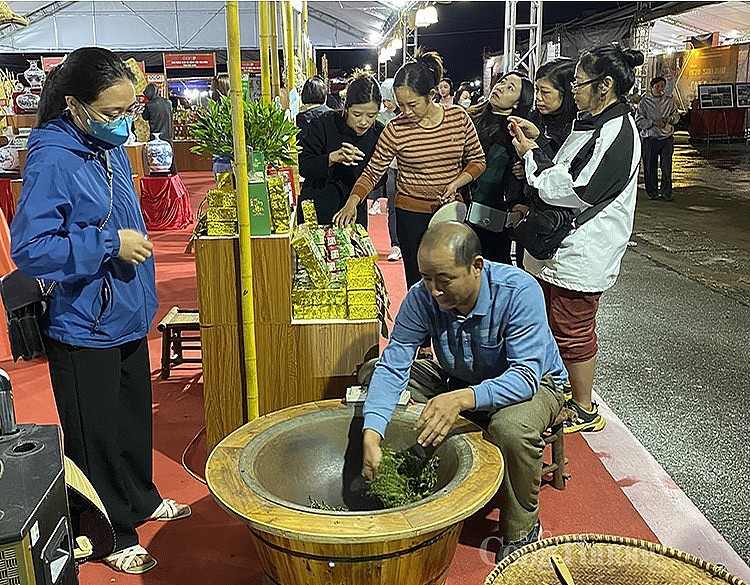 Không gian quảng bá quy tụ hàng trăm sản phẩm OCOP các địa phương Không gian quảng bá quy tụ hàng trăm sản phẩm OCOP các địa phương