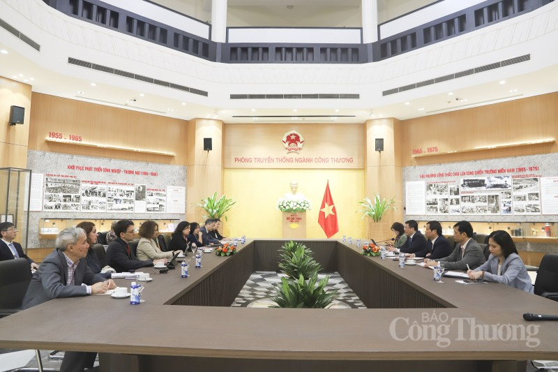 Bộ trưởng Nguyễn Hồng Diên tiếp Phó Chủ tịch Ngân hàng Thế giới khu vực Đông Á - Thái Bình Dương Bộ trưởng Nguyễn Hồng Diên tiếp Phó Chủ tịch Ngân hàng Thế giới khu vực Đông Á - Thái Bình Dương