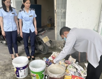 Quảng Bình: Tiêu hủy hơn 500 sản phẩm thực phẩm nhập lậu