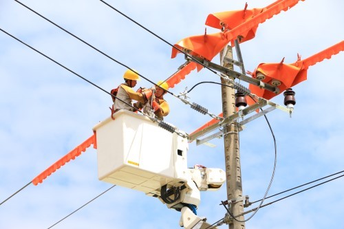 Điện lực miền Trung đảm bảo cung cấp điện phục vụ sản xuất dịp Tết Điện lực miền Trung đảm bảo cung cấp điện phục vụ sản xuất dịp Tết