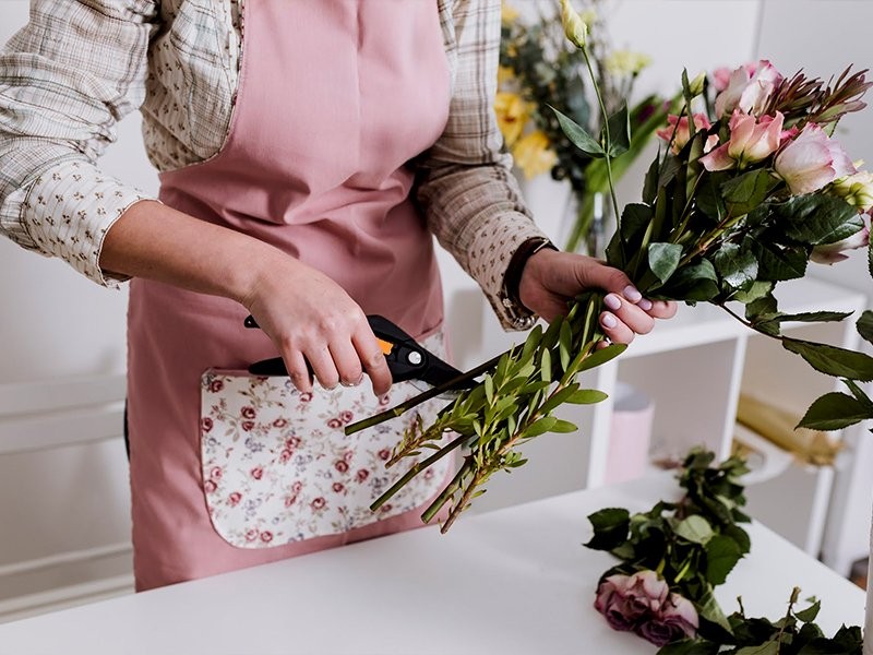 Sau khi chọn được những bông tươi mới, bạn cũng cần xử lý đúng cách để giữ chúng tươi lâu Sau khi chọn được những bông tươi mới, bạn cũng cần xử lý đúng cách để giữ chúng tươi lâu