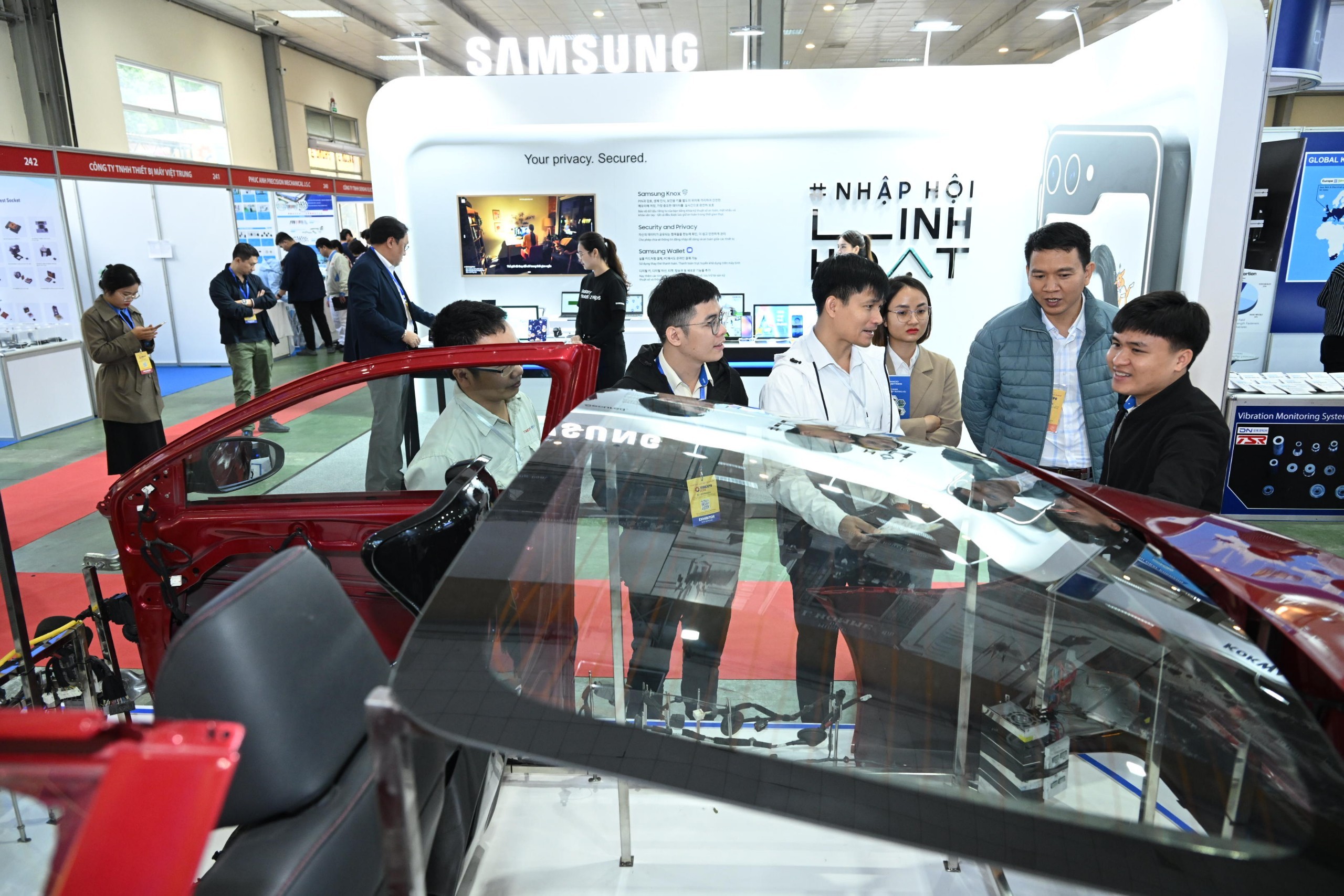 Khai mạc Triển lãm Quốc tế về công nghiệp hỗ trợ và chế biến chế tạo Việt Nam Khai mạc Triển lãm Quốc tế về công nghiệp hỗ trợ và chế biến chế tạo Việt Nam