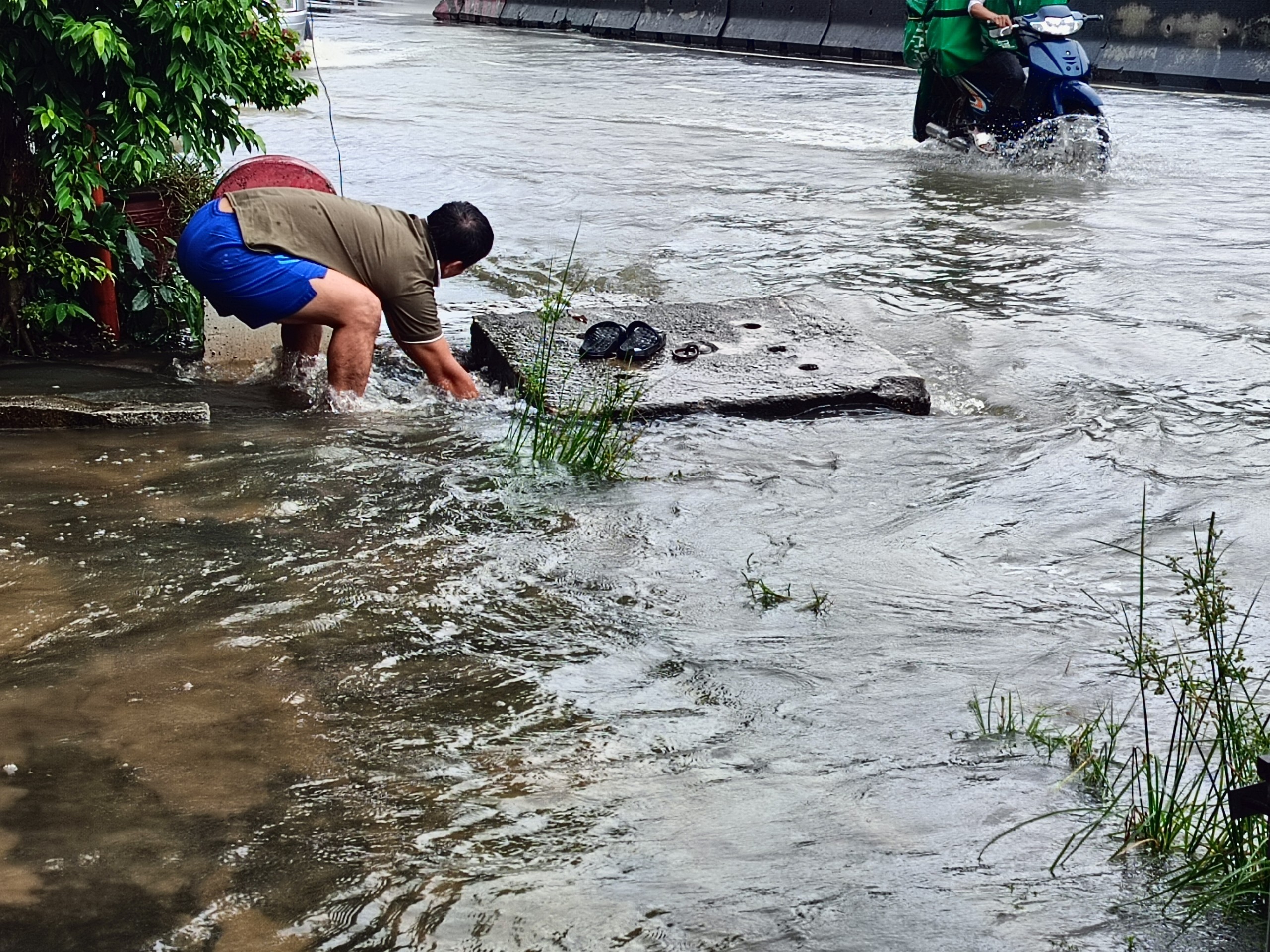 Nhiều nơi ở Khánh Hòa ngập sâu do mưa lớn Nhiều nơi ở Khánh Hòa ngập sâu do mưa lớn
