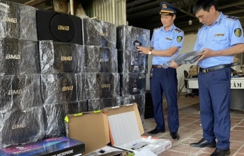 Thanh Hóa: Tạm giữ nhiều thiết bị âm thanh có dấu hiệu giả mạo nhãn hiệu