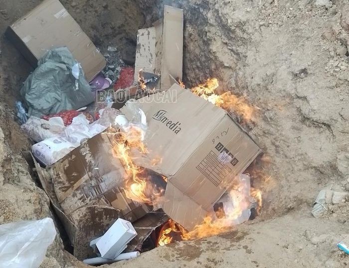 Các sản phẩm được đốt trước khi chôn lấp