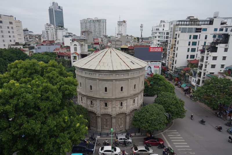Công trình được làm từ đá hộc, xi măng cốt thép vào năm 1894