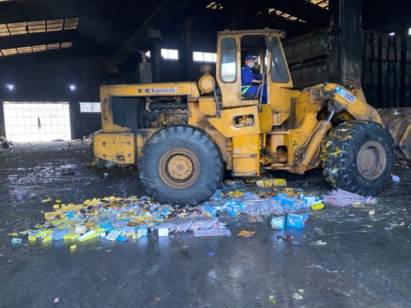 Bản tin Chống buôn lậu 17/11: Kom Tum xử phạt hàng không nhãn mác; Quảng Trị phát hiện 76,5 kg pháo nổ Bản tin Chống buôn lậu 17/11: Kom Tum xử phạt hàng không nhãn mác; Quảng Trị phát hiện 76,5 kg pháo nổ