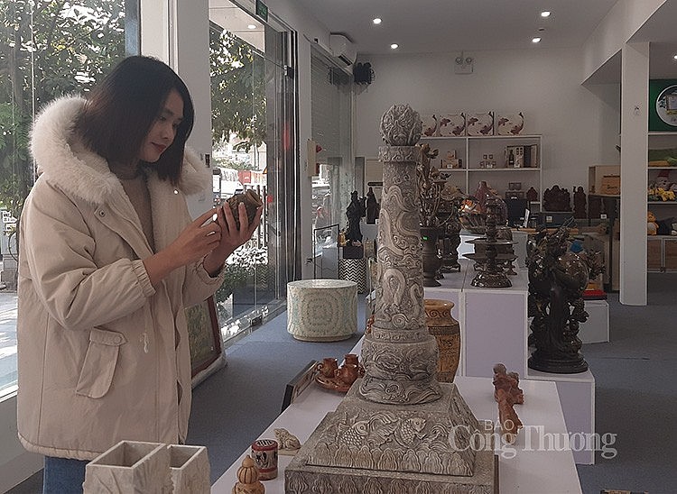 Người tiêu dùng tham quan tại Triển lãm Người tiêu dùng tham quan tại Triển lãm