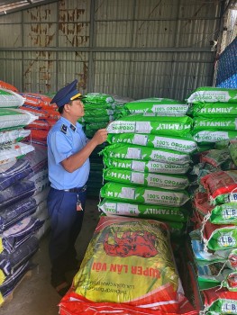 Bản tin Chống buôn lậu 18/11: Xử phạt cơ sở kinh doanh phân bón; Tiêu huỷ 150kg lợn chết