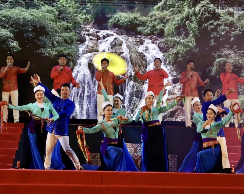 Hòa Bình: Đặc biệt Liên hoan Làng du lịch cộng đồng 8 tỉnh Tây Bắc! Hòa Bình: Đặc biệt Liên hoan Làng du lịch cộng đồng 8 tỉnh Tây Bắc!