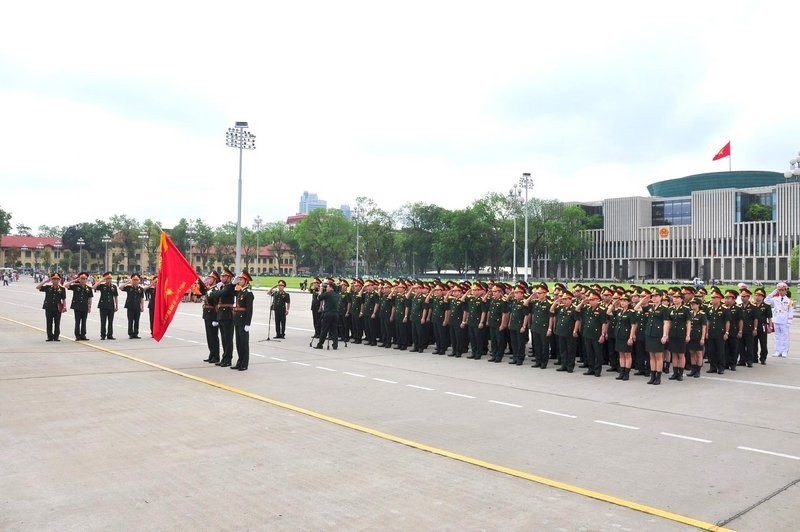 Cục Điều tra hình sự Bộ Quốc phòng báo công dâng Bác. Ảnh Thu Hằng