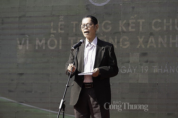 TS Trần Văn Miều - Phó Chủ tịch Hội Bảo vệ thiên nhiên và môi trường Việt Nam - Trưởng Ban tổ chức Chương trình phát biểu tại lễ tổng kết TS Trần Văn Miều - Phó Chủ tịch Hội Bảo vệ thiên nhiên và môi trường Việt Nam - Trưởng Ban tổ chức Chương trình phát biểu tại lễ tổng kết