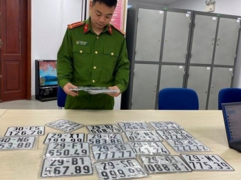 Bản tin Chống buôn lậu 20/11: Phát hiện hàng trăm kg mỡ lợn; 3 cơ sở sản xuất biển kiểm soát giả