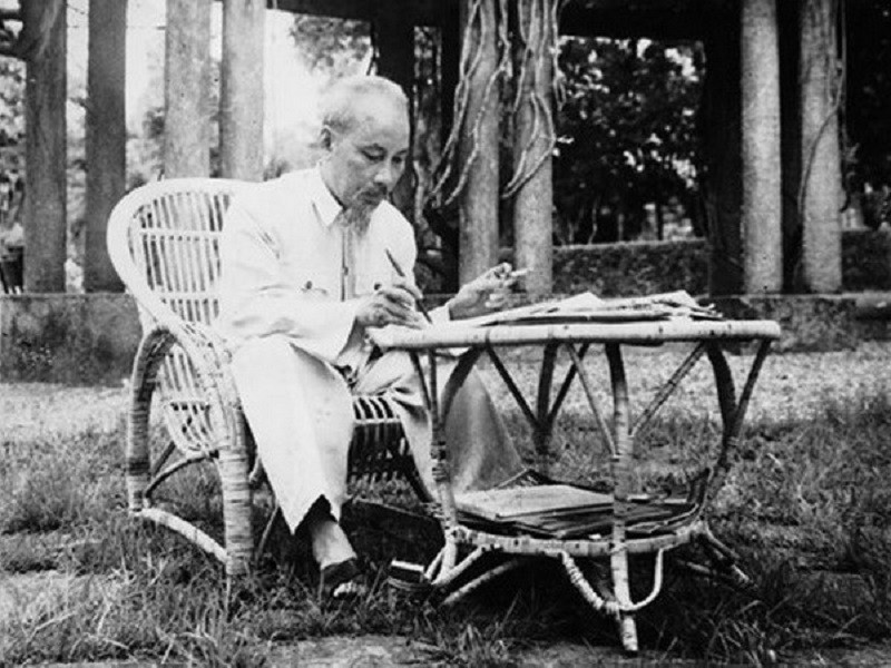 Chủ tịch Hồ Chí Minh làm việc tại Phủ Chủ tịch. Ảnh tư liệu Chủ tịch Hồ Chí Minh làm việc tại Phủ Chủ tịch. Ảnh tư liệu