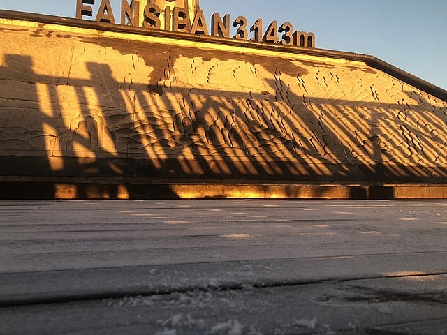 Băng tuyết phủ trên