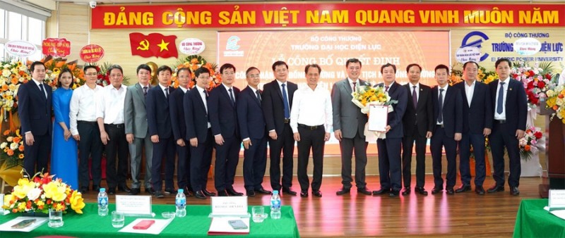Trường đại học Điện lực: Tiếp tục học tập và làm theo tư tưởng, đạo đức, phong cách Hồ Chí Minh Trường đại học Điện lực: Tiếp tục học tập và làm theo tư tưởng, đạo đức, phong cách Hồ Chí Minh