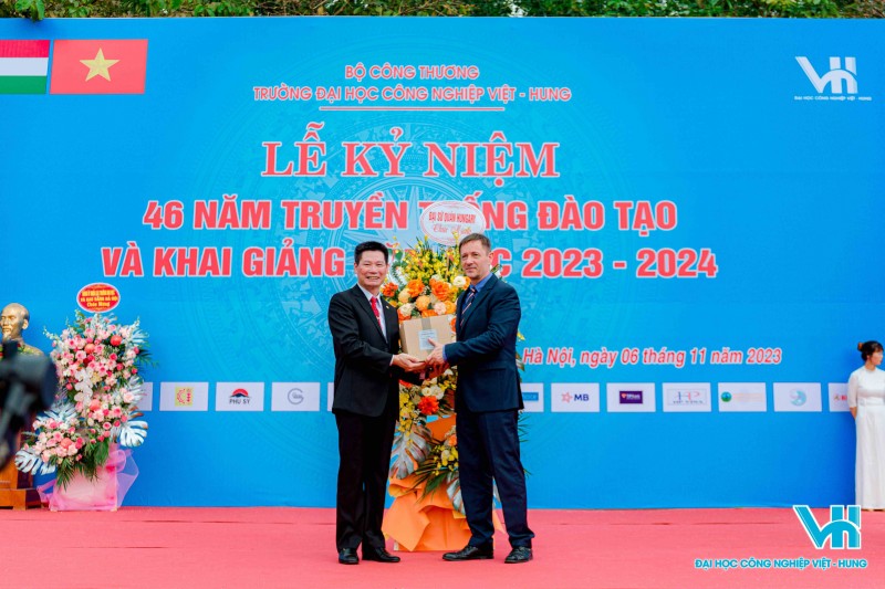 Trường Đại học Công nghiệp Việt - Hung Nhịp cầu nối tình đoàn kết hữu nghị giữa Việt Nam và Hungary Trường Đại học Công nghiệp Việt - Hung Nhịp cầu nối tình đoàn kết hữu nghị giữa Việt Nam và Hungary