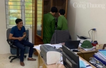 Thanh Hóa: Bắt tạm giam cán bộ địa chính xã nhận tiền “lót tay” làm sổ đỏ