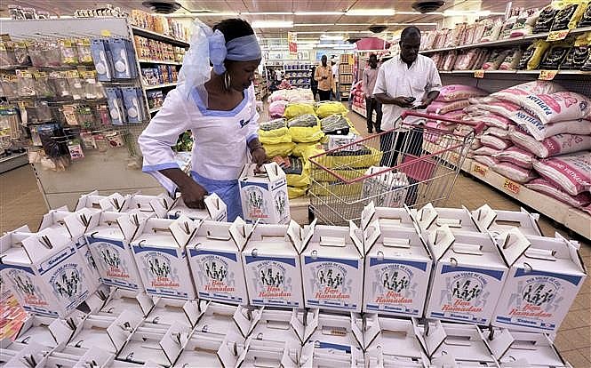 Đường được bày bán tại siêu thị ở Côte d’Ivoire. (Ảnh: AFP/TTXVN) Đường được bày bán tại siêu thị ở Côte d’Ivoire. (Ảnh: AFP/TTXVN)