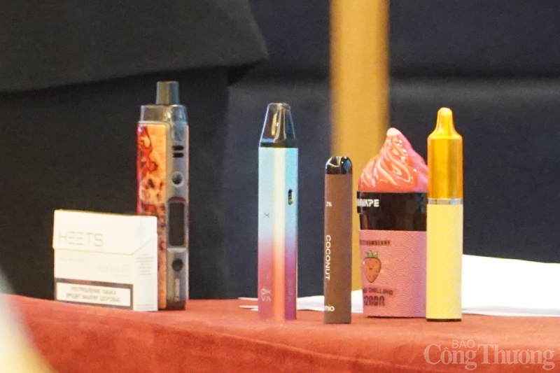 Lo ngại thuốc lá điện tử “tấn công” giới trẻ Lo ngại thuốc lá điện tử “tấn công” giới trẻ