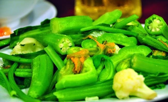 Mẹo đơn giản để món rau luộc giữ màu xanh mướt Mẹo đơn giản để món rau luộc giữ màu xanh mướt