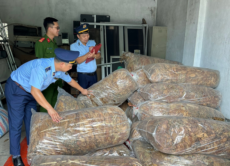 Ngăn chặn thuốc lá lậu cuối năm: Giải pháp nào là căn cơ, hiệu quả?