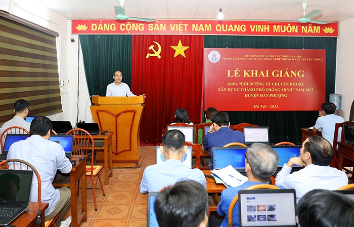 Quang cảnh khoá bồi dưỡng về chuyển đổi số Quang cảnh khoá bồi dưỡng về chuyển đổi số