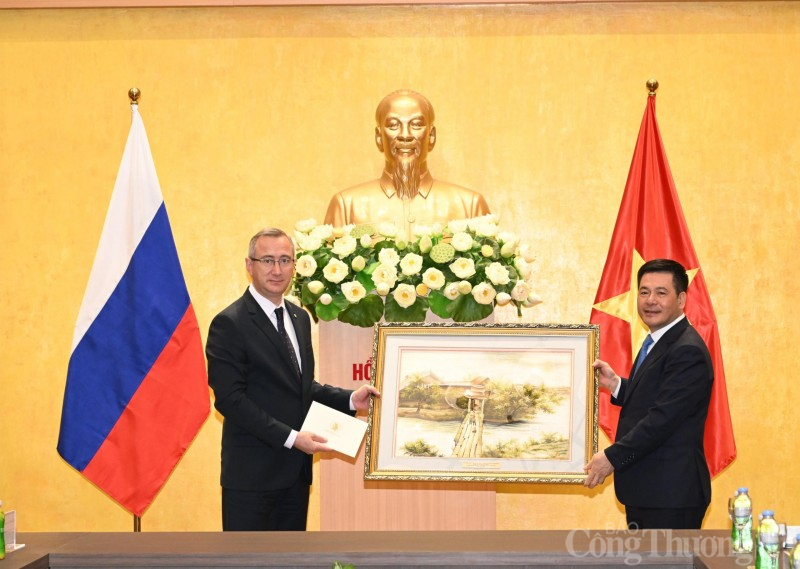 Bộ trưởng Nguyễn Hồng Diên tiếp Thống đốc tỉnh Kaluga của Nga
