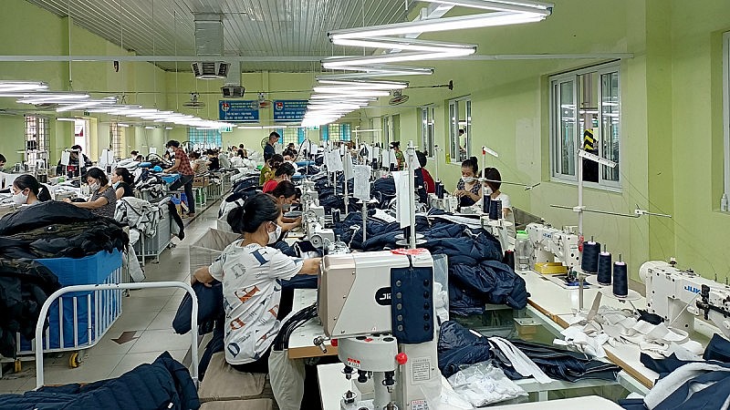 Sản xuất hàng dệt may xuất khẩu tại Tổng công ty cổ phần Dệt may Nam Ðịnh. Sản xuất hàng dệt may xuất khẩu tại Tổng công ty cổ phần Dệt may Nam Ðịnh.