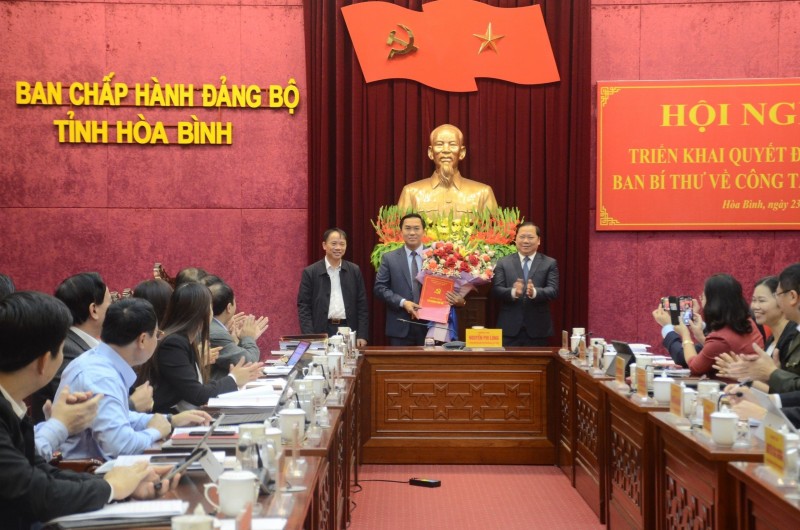 Ban Bí thư chuẩn y tham gia Ban Thường vụ Tỉnh ủy đối với Trưởng Ban Tuyên giáo Tỉnh ủy Hòa Bình Ban Bí thư chuẩn y tham gia Ban Thường vụ Tỉnh ủy đối với Trưởng Ban Tuyên giáo Tỉnh ủy Hòa Bình