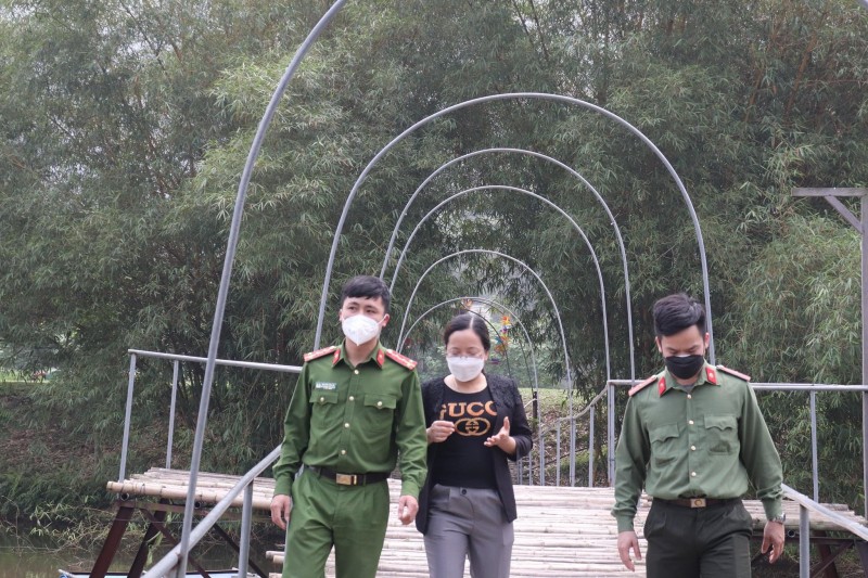 Công an huyện Ba Vì kiểm tra tình trạng lưu trú người nước ngoài tại homestay Công an huyện Ba Vì kiểm tra tình trạng lưu trú người nước ngoài tại homestay