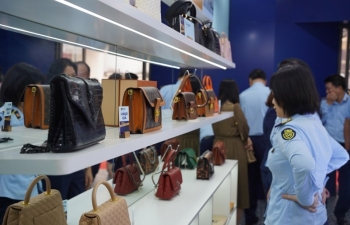 Bên trong Phòng trưng bày nhận diện hàng thật, hàng giả có gì đặc biệt?