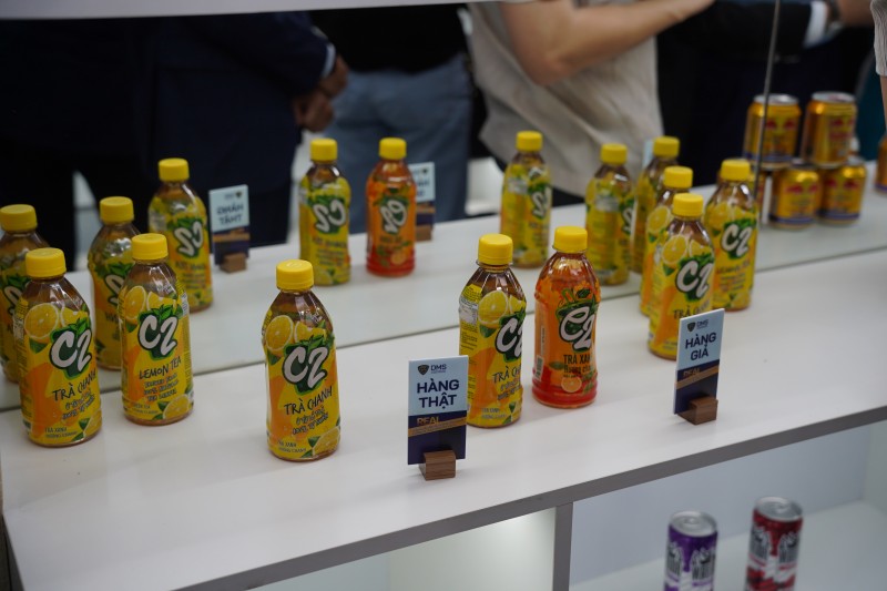 Phóng sự ảnh: Tổng cục Quản lý thị trường mở cửa Phòng trưng bày chủ đề “Hiểu hàng thật tránh hàng giả"