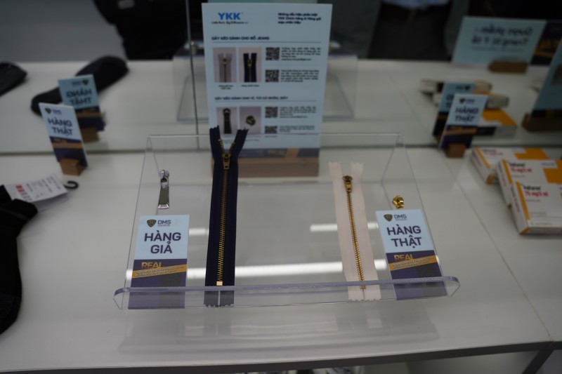 Phóng sự ảnh: Tổng cục Quản lý thị trường mở cửa Phòng trưng bày chủ đề “Hiểu hàng thật tránh hàng giả"