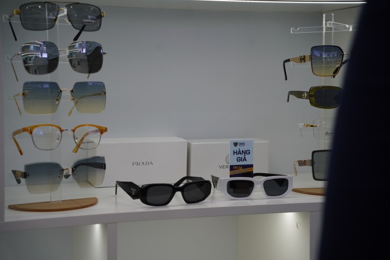 Phóng sự ảnh: Tổng cục Quản lý thị trường mở cửa Phòng trưng bày chủ đề “Hiểu hàng thật tránh hàng giả"