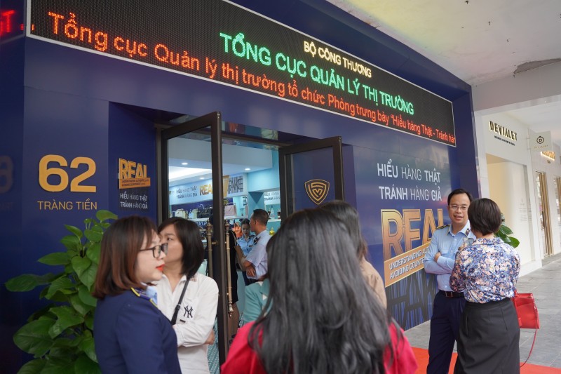 Phóng sự ảnh: Tổng cục Quản lý thị trường mở cửa Phòng trưng bày chủ đề “Hiểu hàng thật-tránh hàng giả"