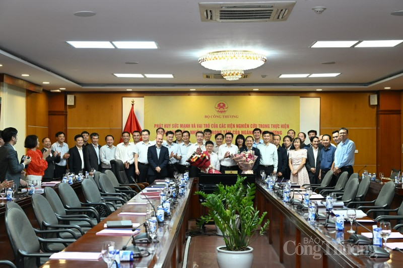 Bộ trưởng Nguyễn Hồng Diên chỉ ra 5 nhiệm vụ trọng tâm cho các Viện nghiên cứu ngành Công Thương.