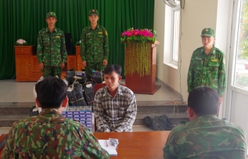 Đồng Tháp: Bắt đối tượng vận chuyển 4.500 bao thuốc lá ngoại từ Campuchia về Việt Nam