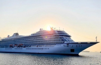 Quảng Ninh: Siêu du thuyền chở gần 1.000 du khách Trung Quốc đến Hạ Long