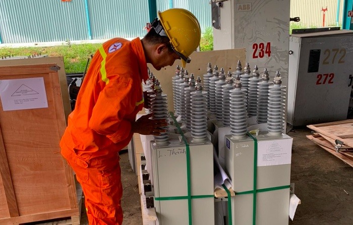 Bàn giao vật tư tồn kho tại kho vật tư Công ty Truyền tải điện 4 Ảnh: PTC4 Bàn giao vật tư tồn kho tại kho vật tư Công ty Truyền tải điện 4 Ảnh: PTC4