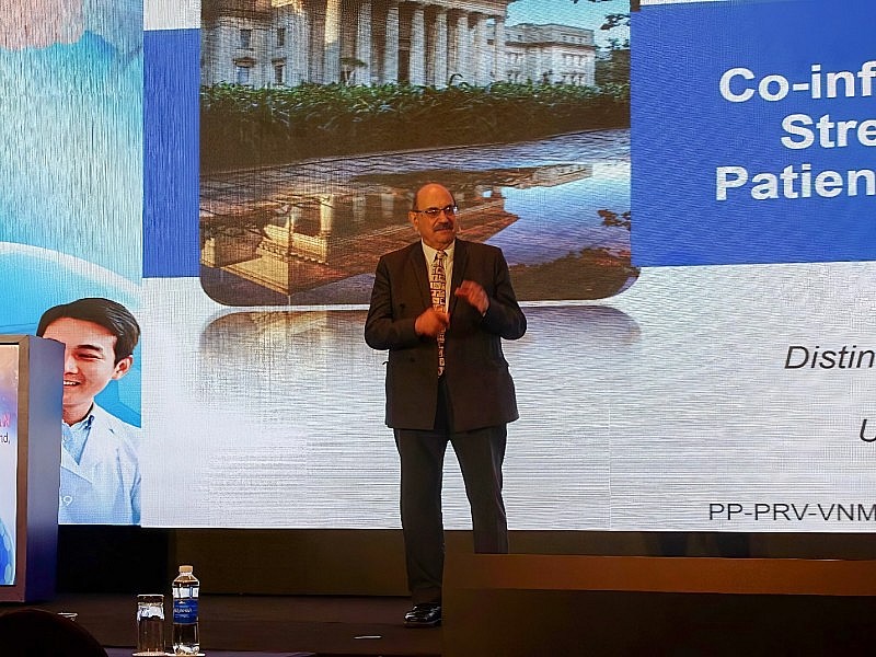 GS Feldman đến từ Nam Phi tại chuỗi Hội Thảo GS Feldman đến từ Nam Phi tại chuỗi Hội Thảo