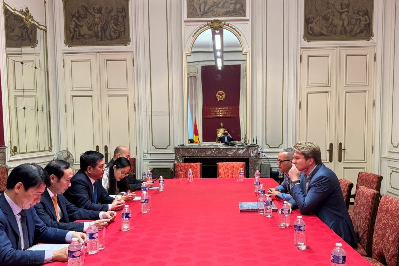 ộ trưởng Nguyễn Hồng Diên cũng có cuộc gặp gỡ với Lãnh đạo cảng Antwerp