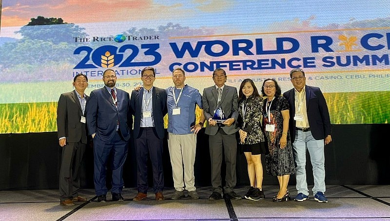 Ông Hồ Quang Cua nhận giải Gạo ngon nhất thế giới năm 2023 Ông Hồ Quang Cua nhận giải Gạo ngon nhất thế giới năm 2023