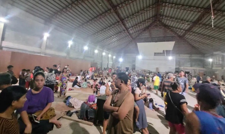 Động đất mạnh ở Philippines, cảnh báo sóng thần và người dân phải sơ tán