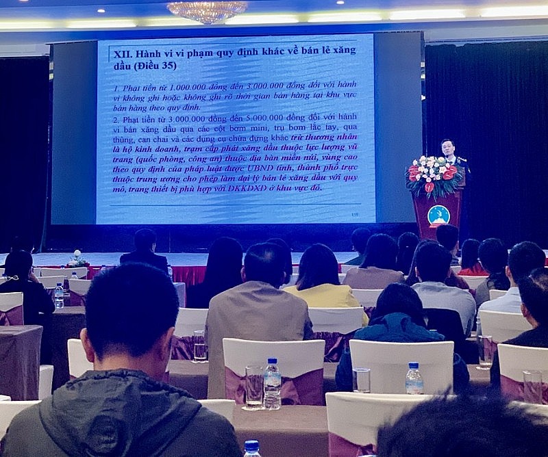 Ninh Bình: Tuyên truyền, phổ biến pháp luật về kinh doanh xăng dầu Ninh Bình: Tuyên truyền, phổ biến pháp luật về kinh doanh xăng dầu