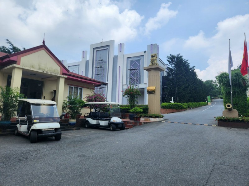 Quán bar được xây dựng bên trong Khu du lịch quốc tế Phượng Hoàng  Quán bar được xây dựng bên trong Khu du lịch quốc tế Phượng Hoàng