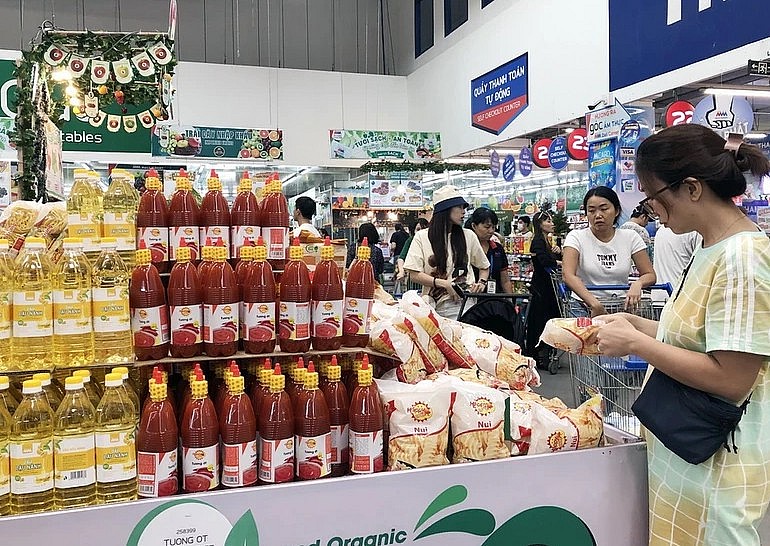 Nhiều nhãn hàng gia vị có thương hiệu đã lên kệ siêu thị phục vụ thị trường Lễ, Tết 2024. (Ảnh: Mỹ Phương/TTXVN) Nhiều nhãn hàng gia vị có thương hiệu đã lên kệ siêu thị phục vụ thị trường Lễ, Tết 2024. (Ảnh: Mỹ Phương/TTXVN)