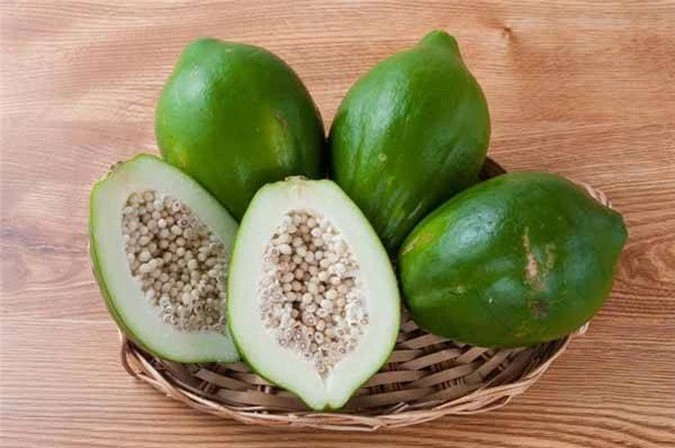 Đu đủ xanh chứa nhiều enzyme, vitamin và khoáng chất. Ảnh minh họa